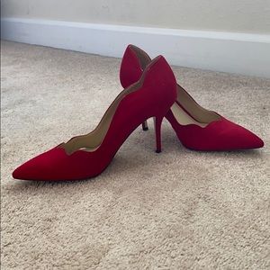 Jessica Simpson Scalloped Heel